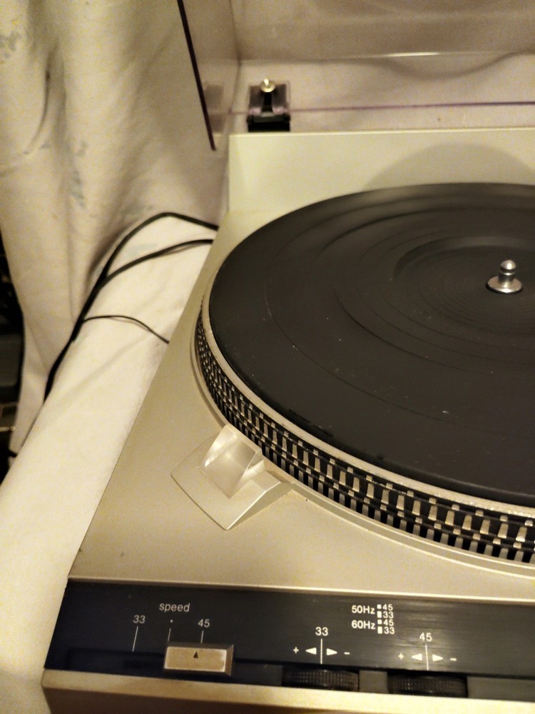 Technics SL-3350 Turntable