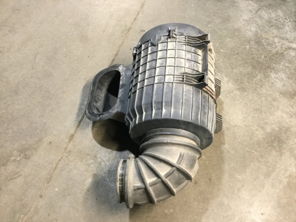 Volvo VNL Air Cleaner - Used