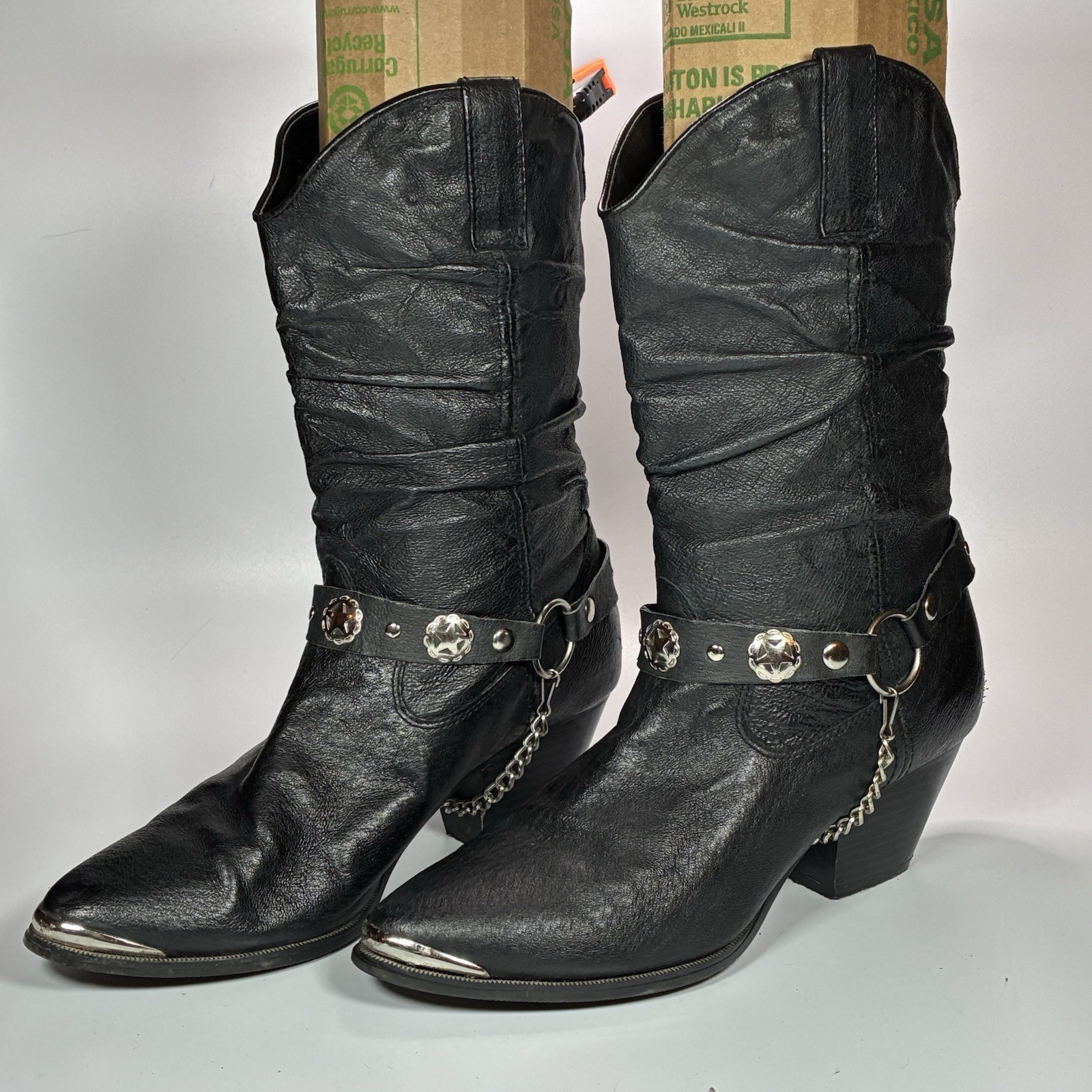 Dingo Wmn 8.5 Olivia DI 522 Pigskin Leather Boot Silver Tone Concho Strap Black