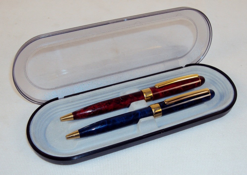 Executive 2 Ballpoint Pen Gift Set ~ Red & Blue Marble Pattern w/Gold Tone Trim