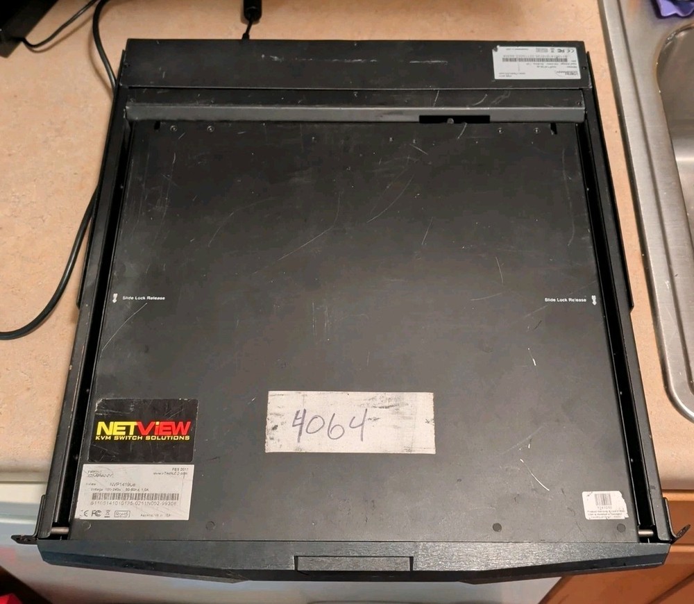 KVM Switch Port Switch VGA Combo 19" LCD Console Display KVM19 Inches. Tested