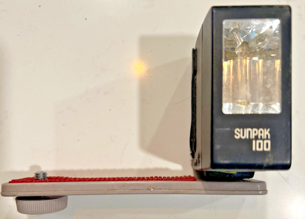 Sunpak 100 flash Unit Used Untested
