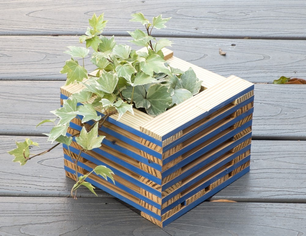 Handmade Rustic Treated Pine Square Hanging Basket - Painted Edges 🌿