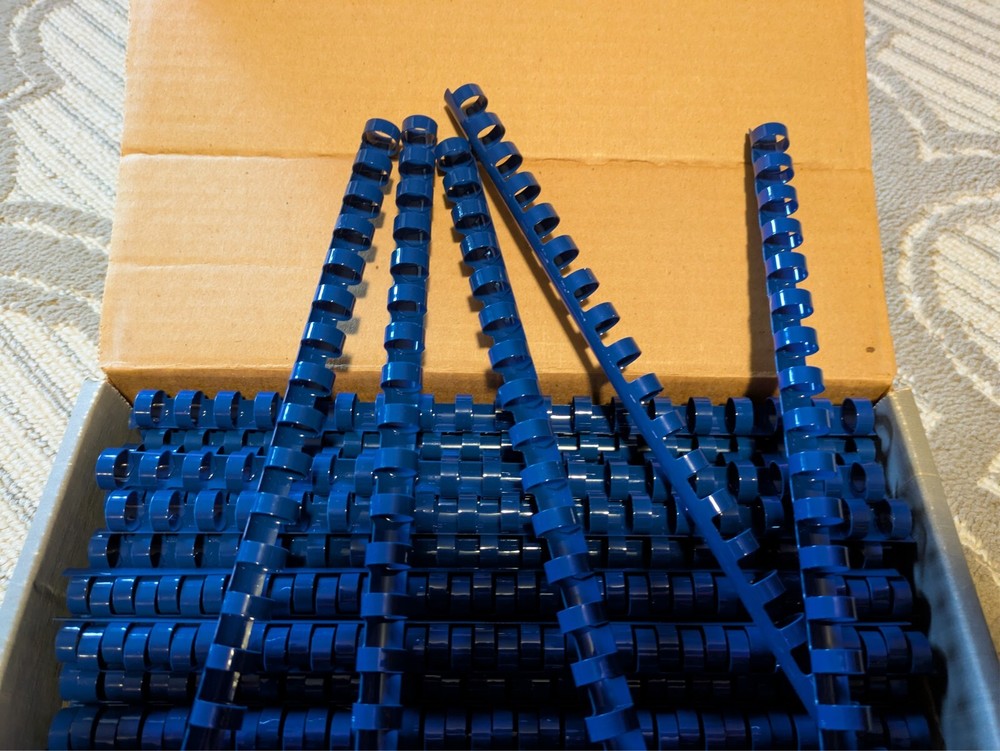 GBC Binding Spines, 1/2" Diameter, 90 Sheet Capacity, CombBind, Blue, 100 Pack