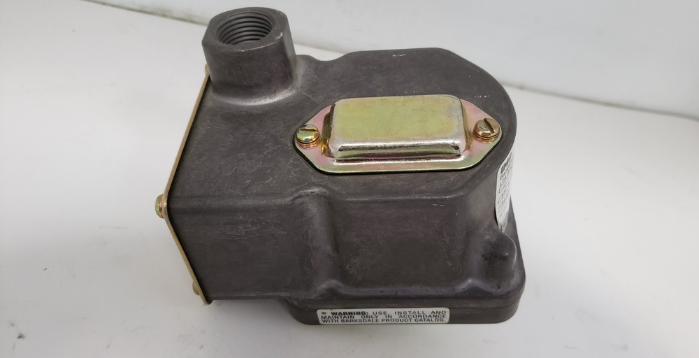 BARKSDALE CONTROL D2T-A3-CS PRESSURE ACTUATED SWITCH, 10PSI ADJUSTABLE, NNB