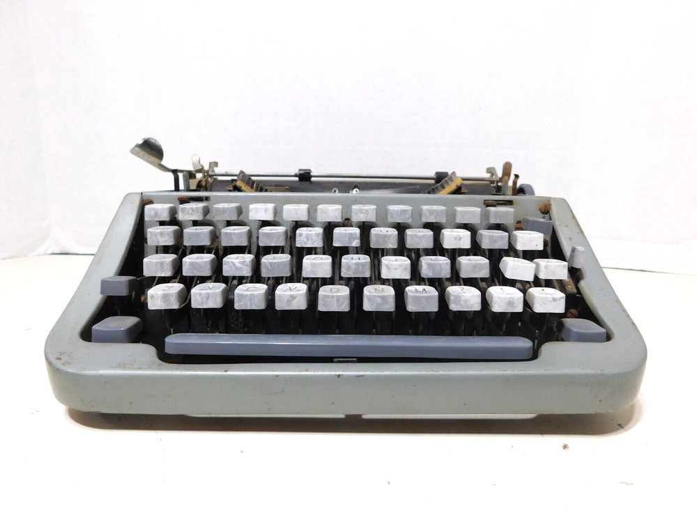 1956 Torpedo 20 Typewriter Serial #898475