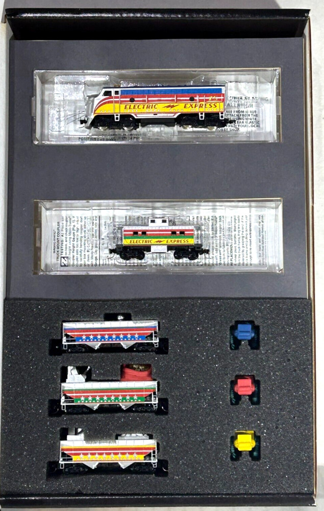 MICRO-TRAINS Z SCALE ROBOT CHRISTMAS TRAIN SET 99421100