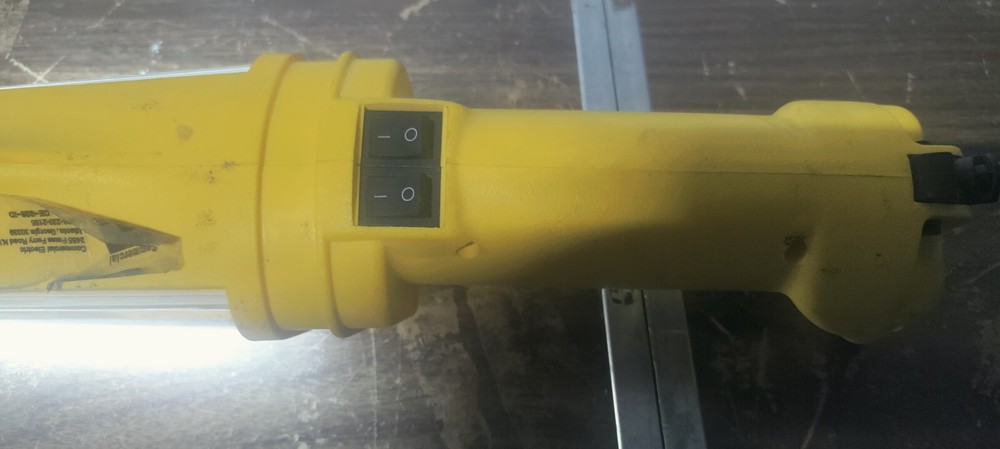 13-watt Fluorescent Work Light with Single Outlet Double Hook