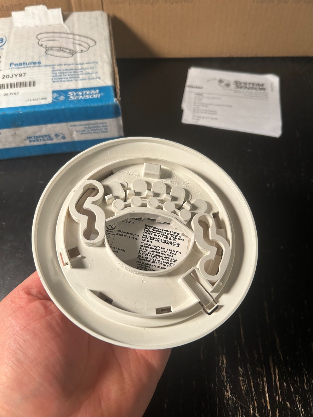 System Sensor 2W-B Smoke Detector 2-Wire White - Never used w/ Box