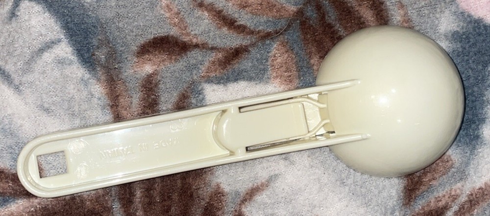 VINTAGE CVS ICE CREAM SCOOPER
