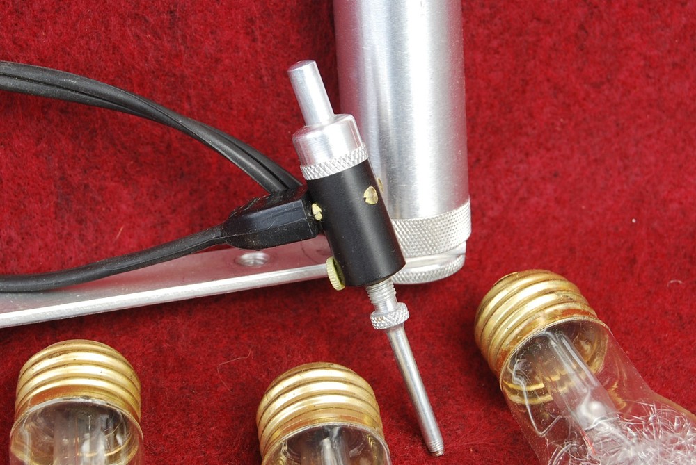 C.O.C. UNIVERSAL FLASH GUN WITH BULBS