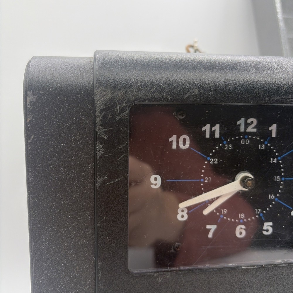 LATHEM Model Black ANALOG MANUAL TIME CLOCK With Key & Time Card Rack