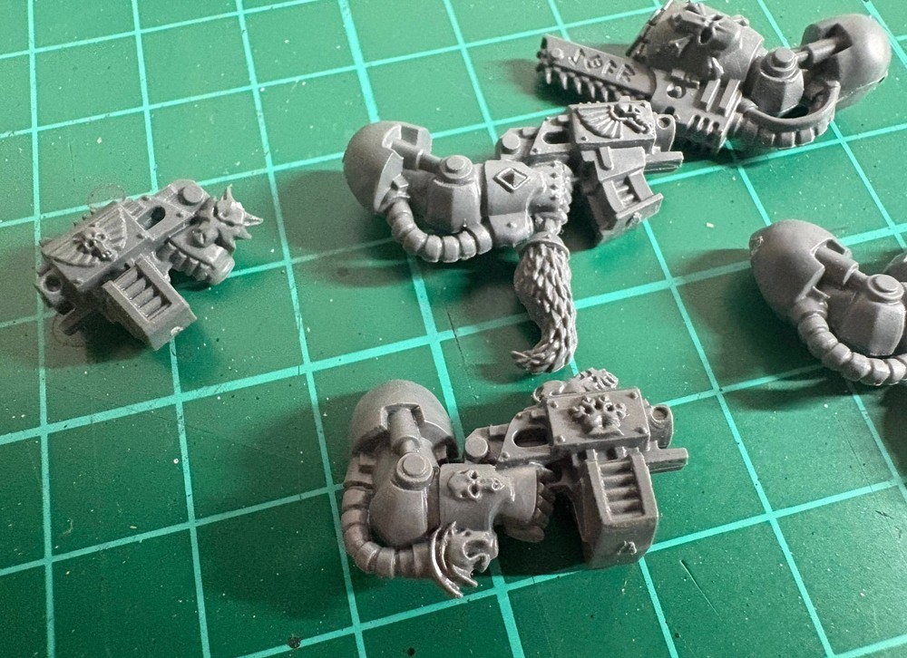 Space Wolves Bolters & Chainsword | Arm Bits | Space Marine Weapons Kitbash 40K