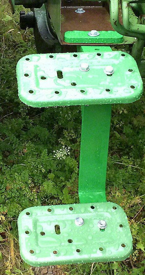 2 STEP & BRACKET M MT JOHN DEERE JD 3114