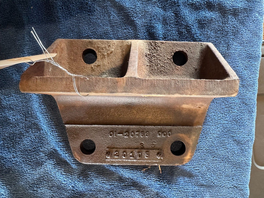 OEM CUMMINS ENGINE MOUNT 01-20753-000