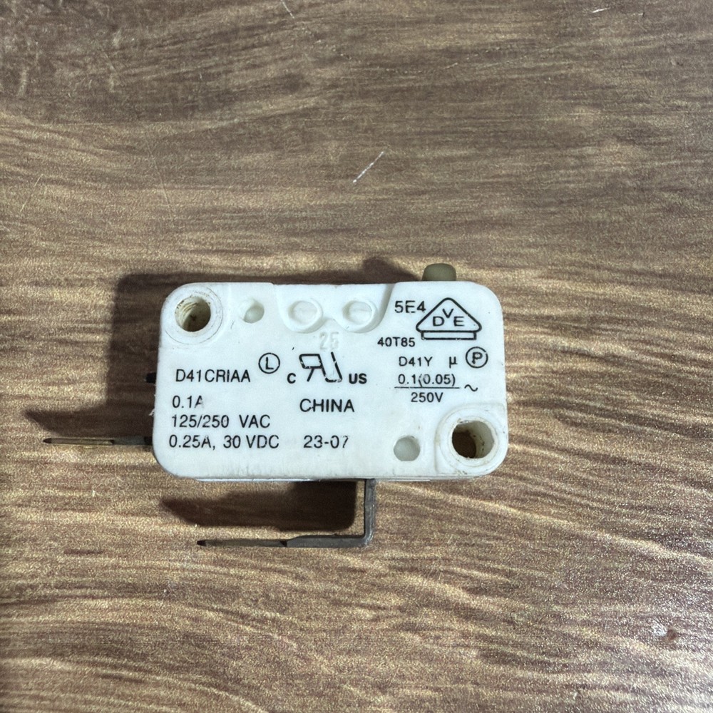 1-Cherry D4 Series Mini SPDT 0.75 N Button Quick Connect Snap Action Switch