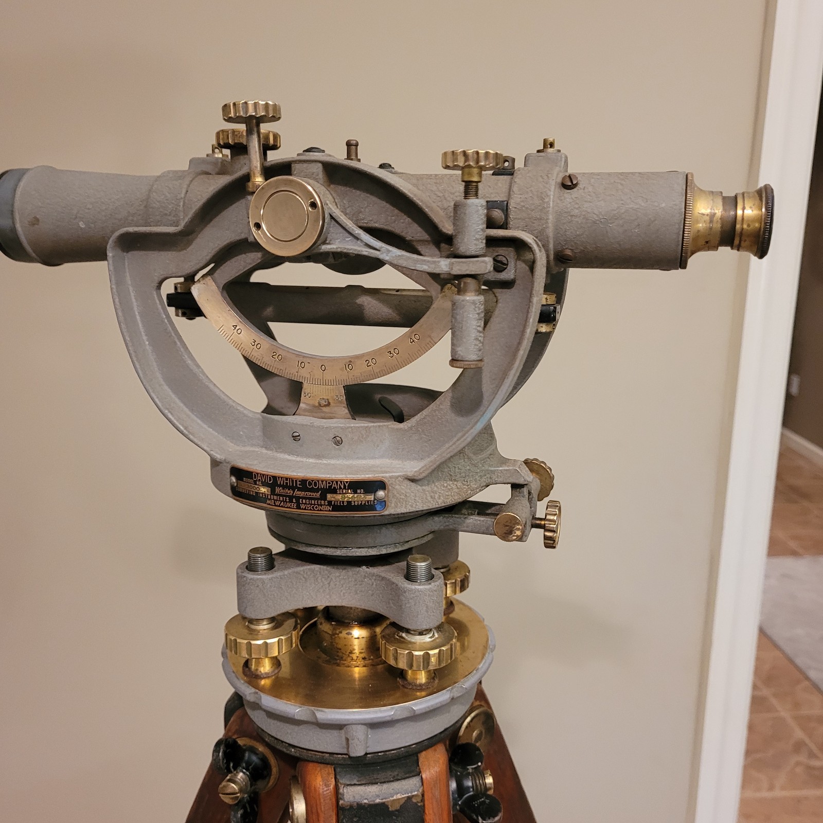 David White Transit W/TRIPOD - CLEAN READY FOR DISPLAY