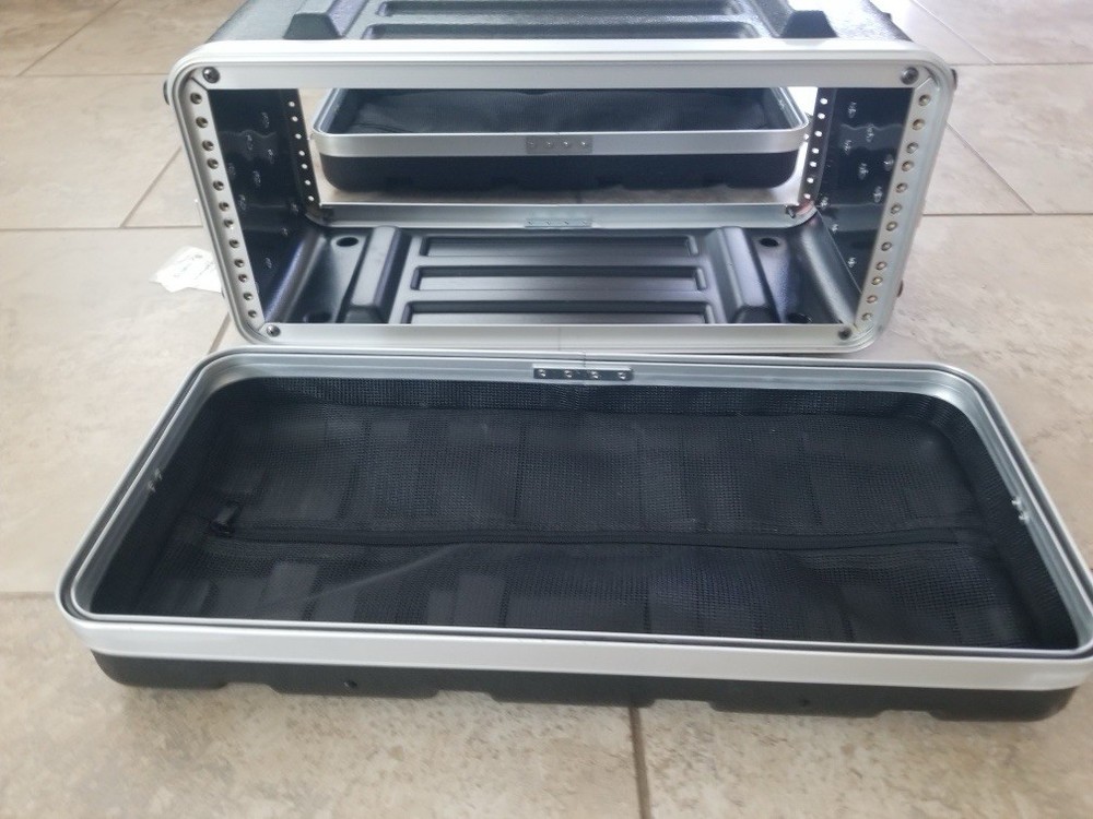 Crossrock Stackable 4U Rack Case, Standard 19.25” Depth, Polyethylene Hard-Black
