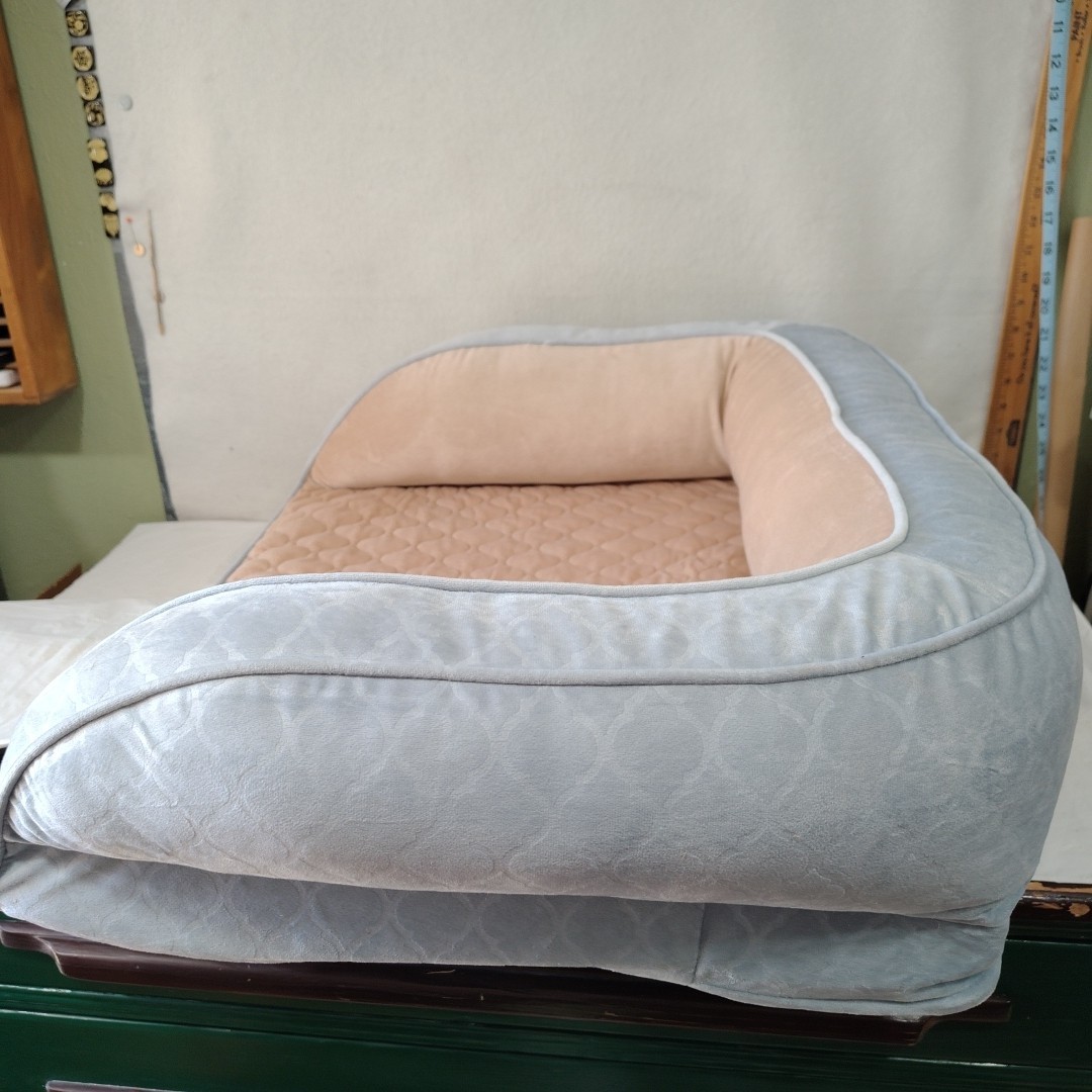 Serta Perfect Sleeper Orthopedic Medium Pet Bed Light Blue 28 x 21 x 8 Clean