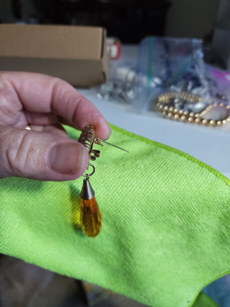 Art Deco Plastic pin & Necklace Set