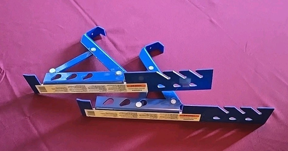 WERNER ARB10-10 ADJUSTABLE ROOF BRACKET, STORAGE MATERIAL WHILE WORKING 2-PACK