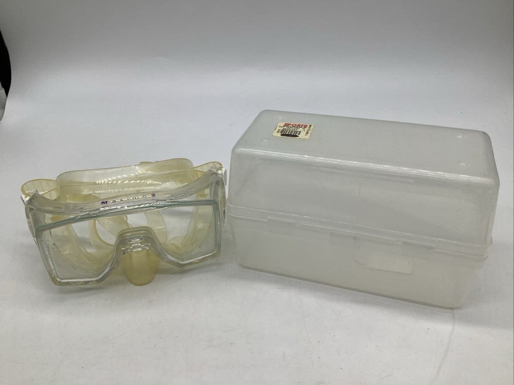 Beuchat Maximo 2 Underwater Scuba Mask - Clear with Case