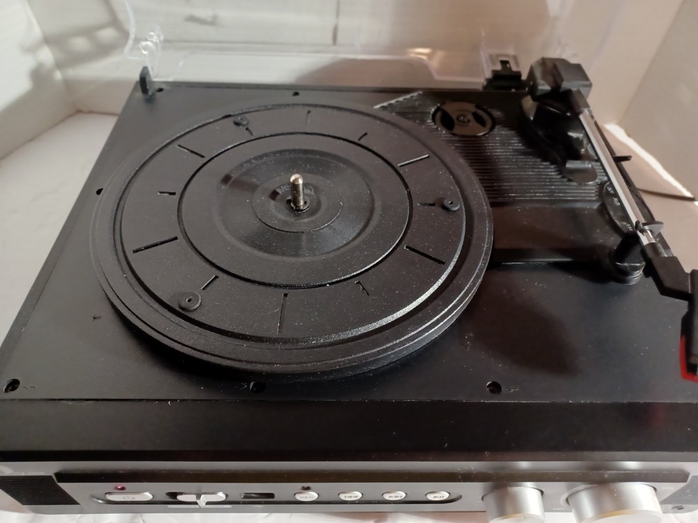 1 BY ONE Record Player MD-920 In Good Condition