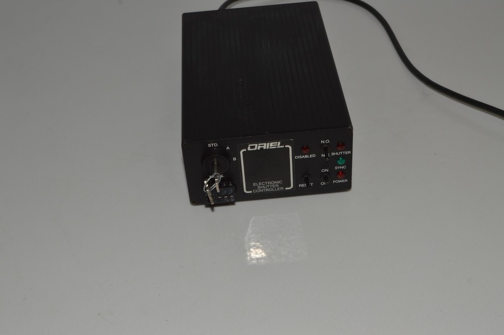 Oriel Newport 76995  Electronic Shutter Controller   (DCX58)
