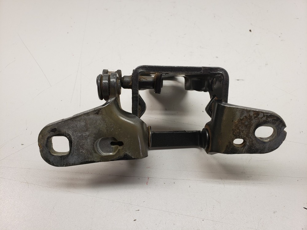 2010-2018 Ram 3500 2500 Front Left Driver Door Lower Hinge