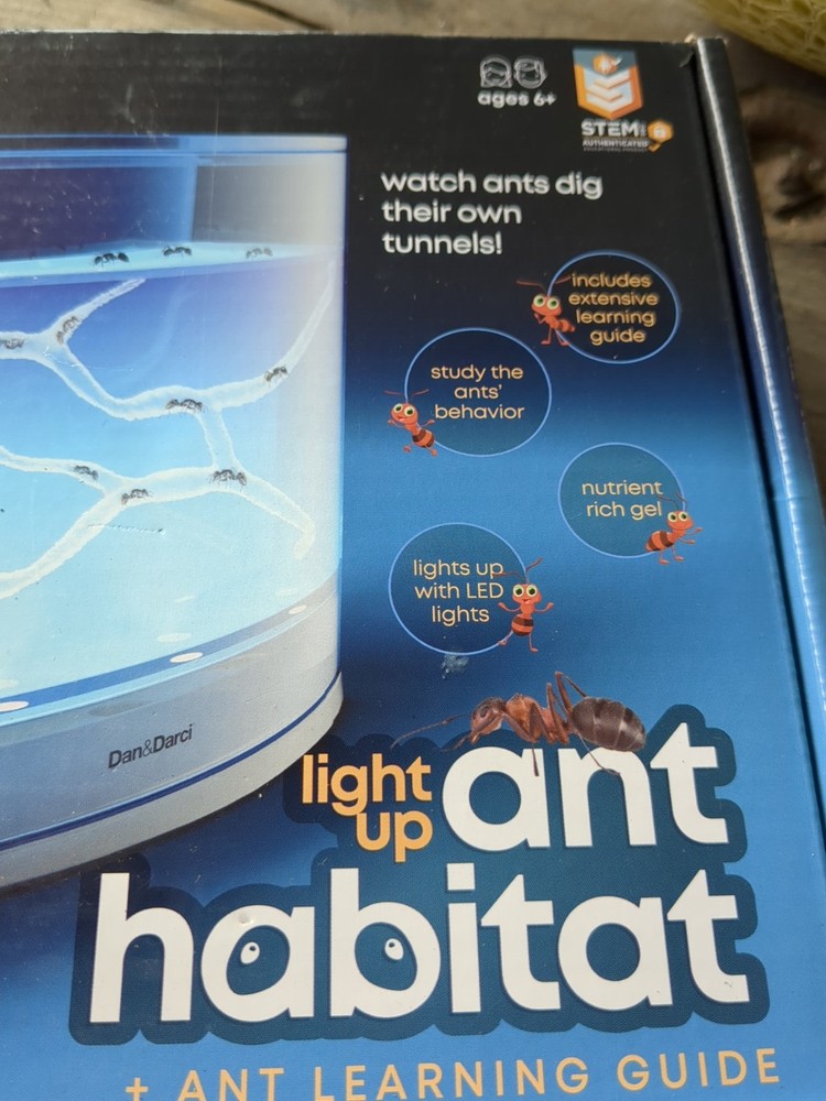 NEW. Light Up Ant Habitat + Ant Learning Guide STEM