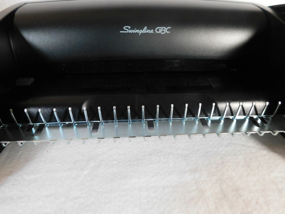 GBC CombBind C12 SwingLine Comb Binder & Punch