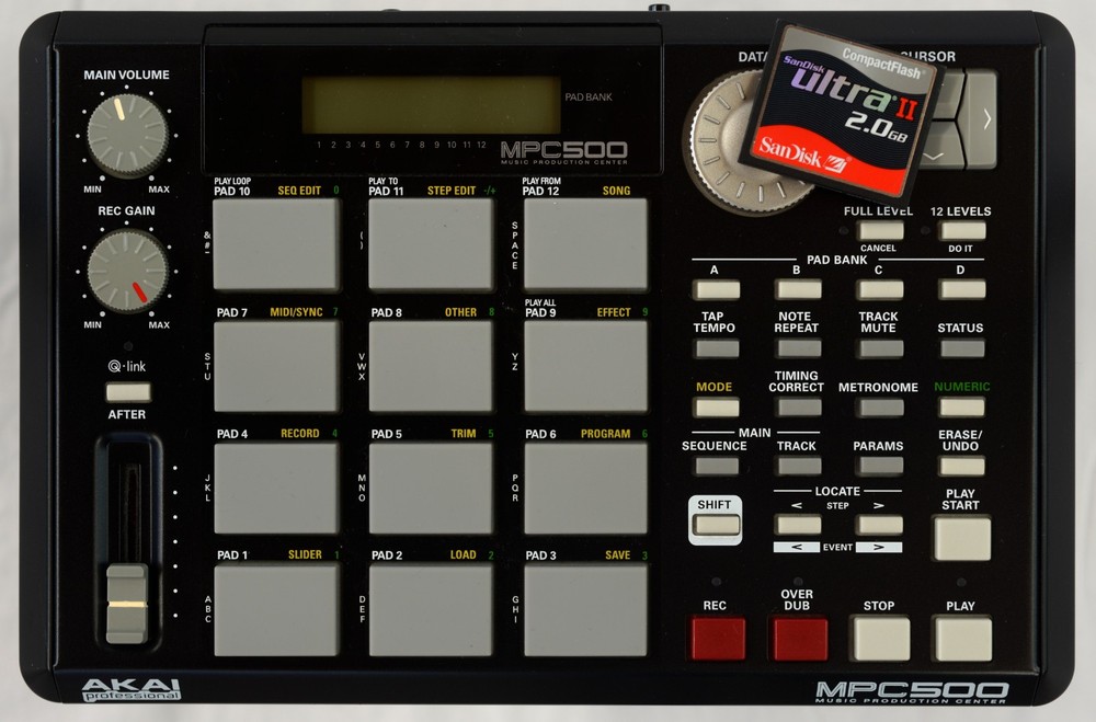AKAI MPC500 Black Sampler and Sequencer Working Complete in Box, extra  card