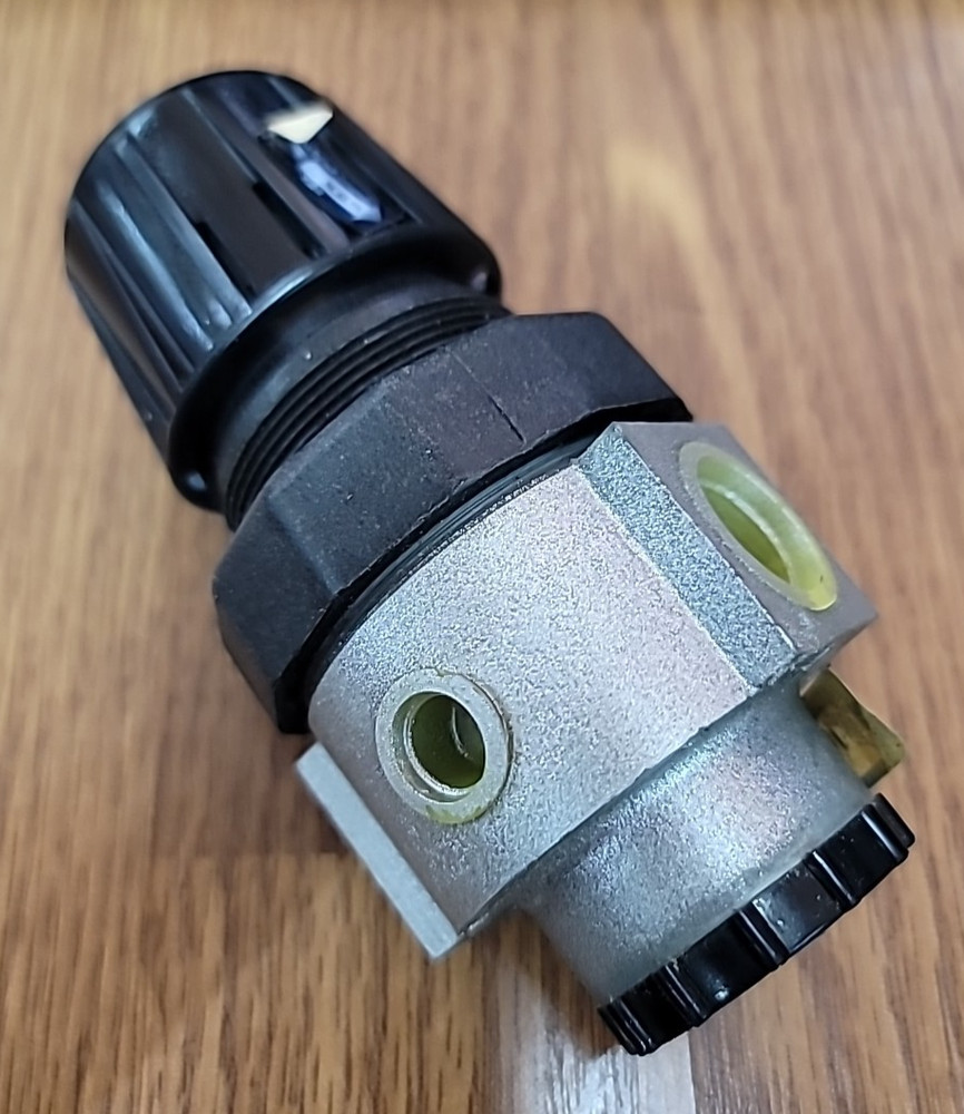 Graco Model 104-267 Air Valve Regulator NOS