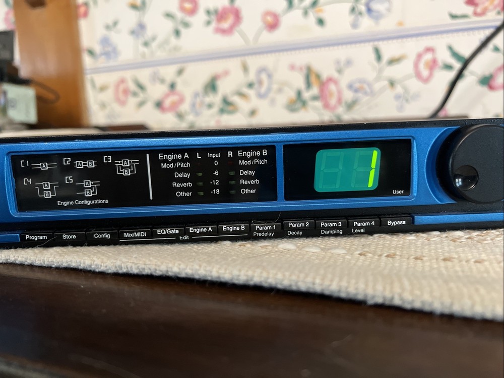 DigiTech Studio S100 Dual-Engine Multi-Effects Processor w/Manual & Power Supply