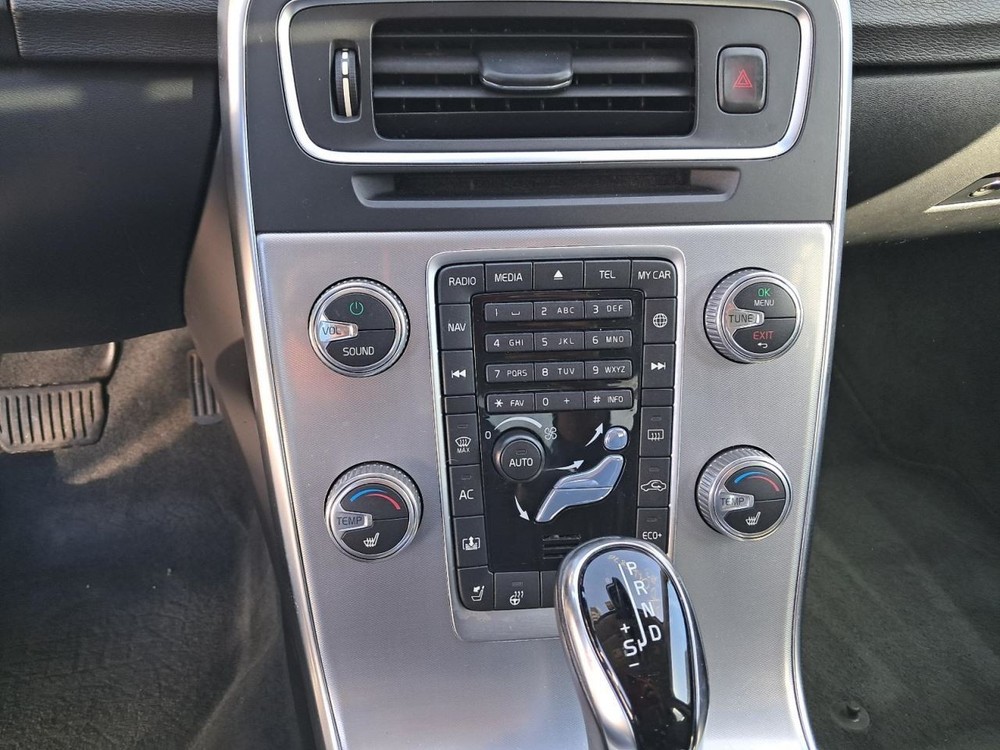 S60 2018 Glove Box 4843758