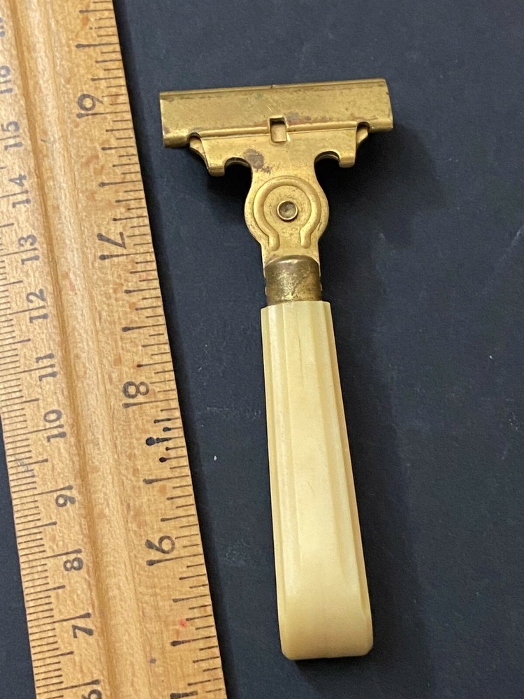 Vintage Eversharp Schick Razor Lucite Handle