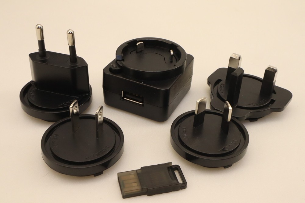 Polyend Tracker Sequencer sampler effects MIDI workstation wavetable synthesis