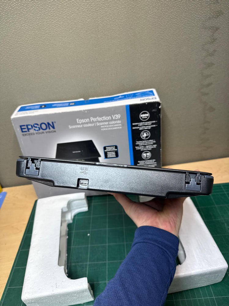 Epson Perfection V39 Photo Document Scanner USB Powered Flatbed Scanner BOX EUC