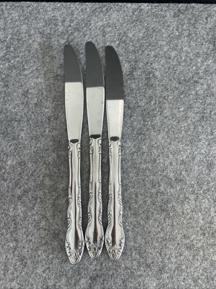 3 TOWLE/SUPREME CUTLERY STAINLESS FLATWARE, "PIERRE" PATTERN, DINNER KNIVES