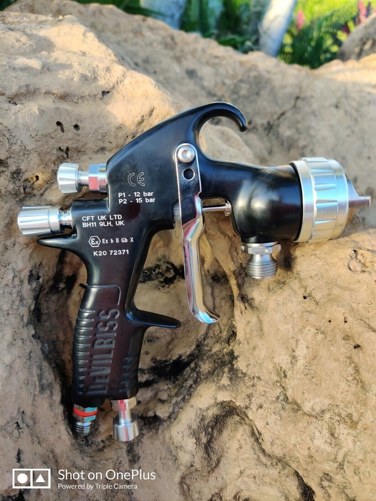 Devilbiss Prolite Pressure Feed Spray Gun & 2 QT Pot, Hose & LED