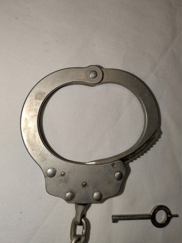 Peerless Model 700 Handcuffs with Two Keys
