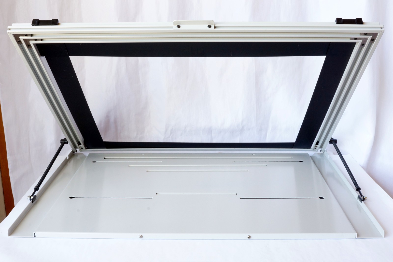 Beseler Universal 20 - 16x20 - 4 Blade Enlarging Easel Barely Used Good Working