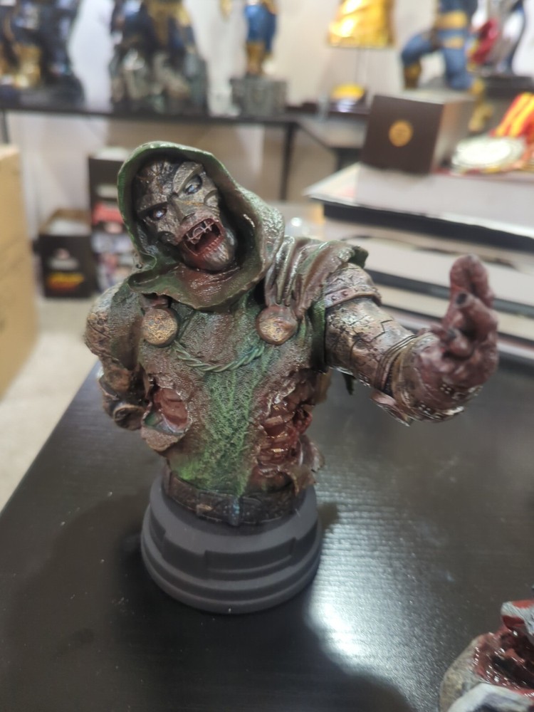 Diamond Select Zombie Bust Lot