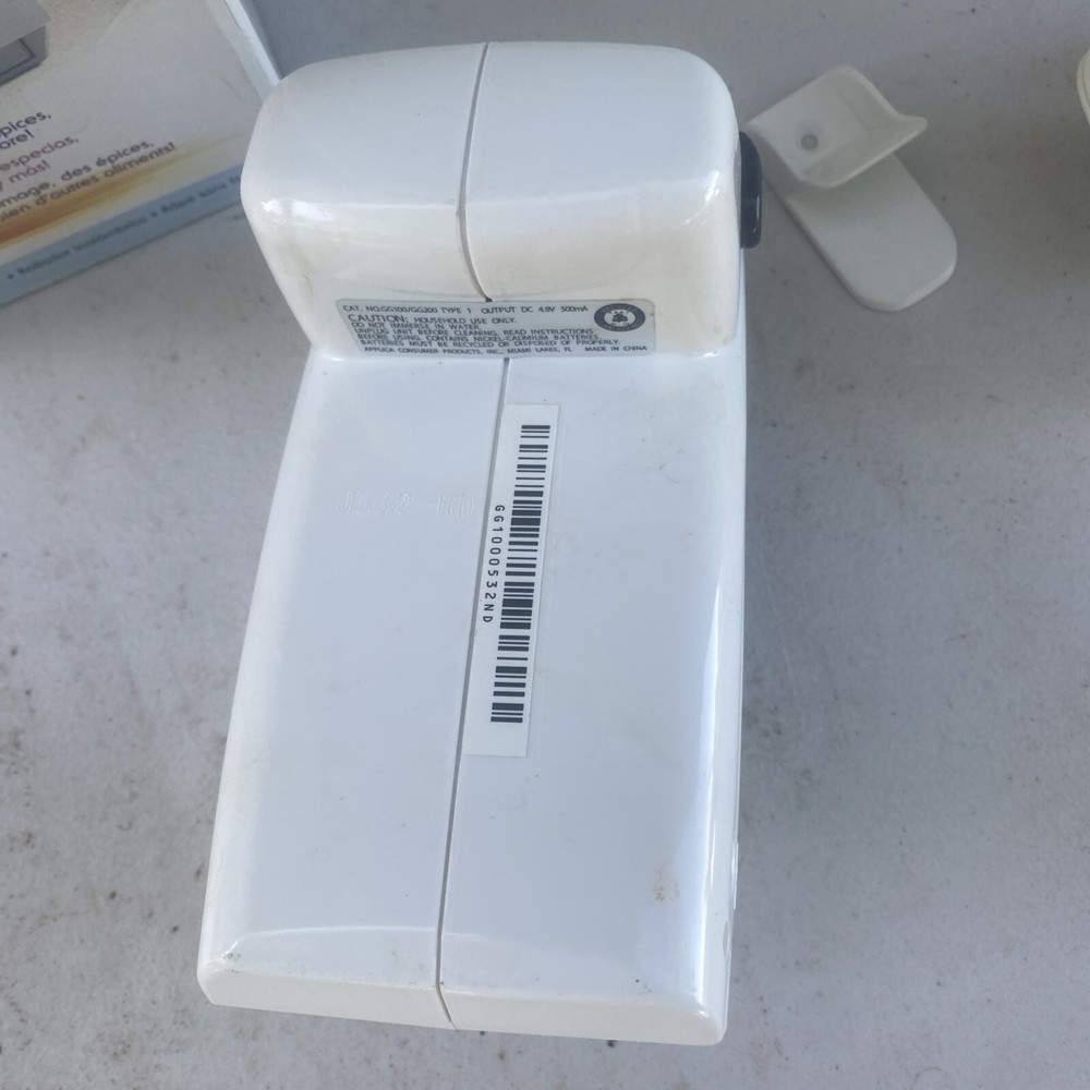 Black Decker Gizmo Automatic Grater GG100 White Cordless