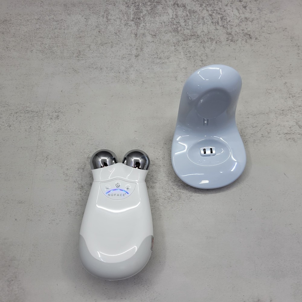 NuFACE Trinity Microcurrent Facial Device Kit - FDA Cleared Face Sculpting ™