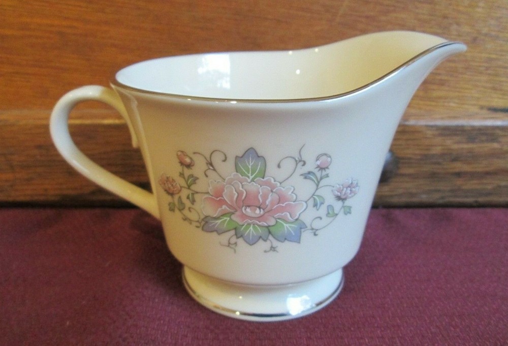 LENOX CHARLESTON CREAMER -  0802G