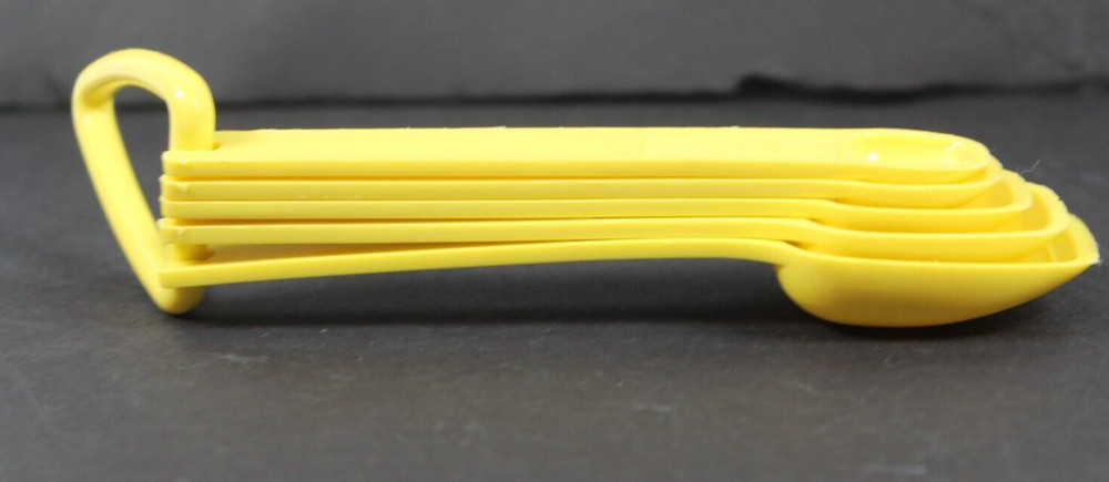 Vtg 5 Tupperware Yellow Nesting Measuring Spoons holder x plastic