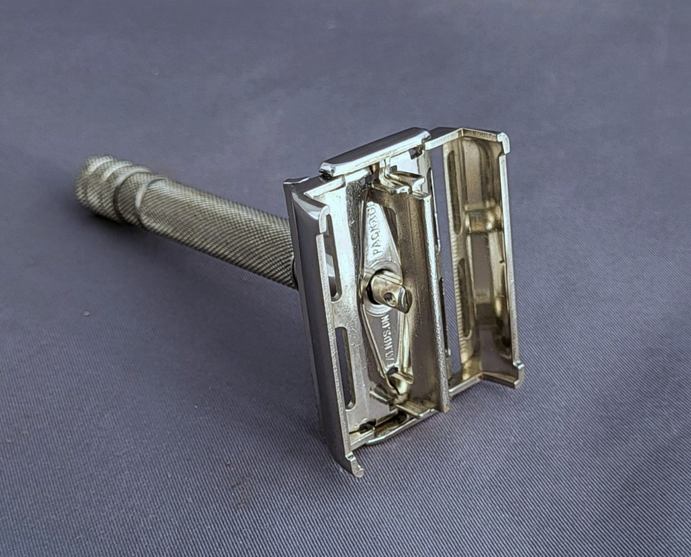 Scarce Gillette US Aristocrat Junior Razor - TTO - No Date Code -1947 Model