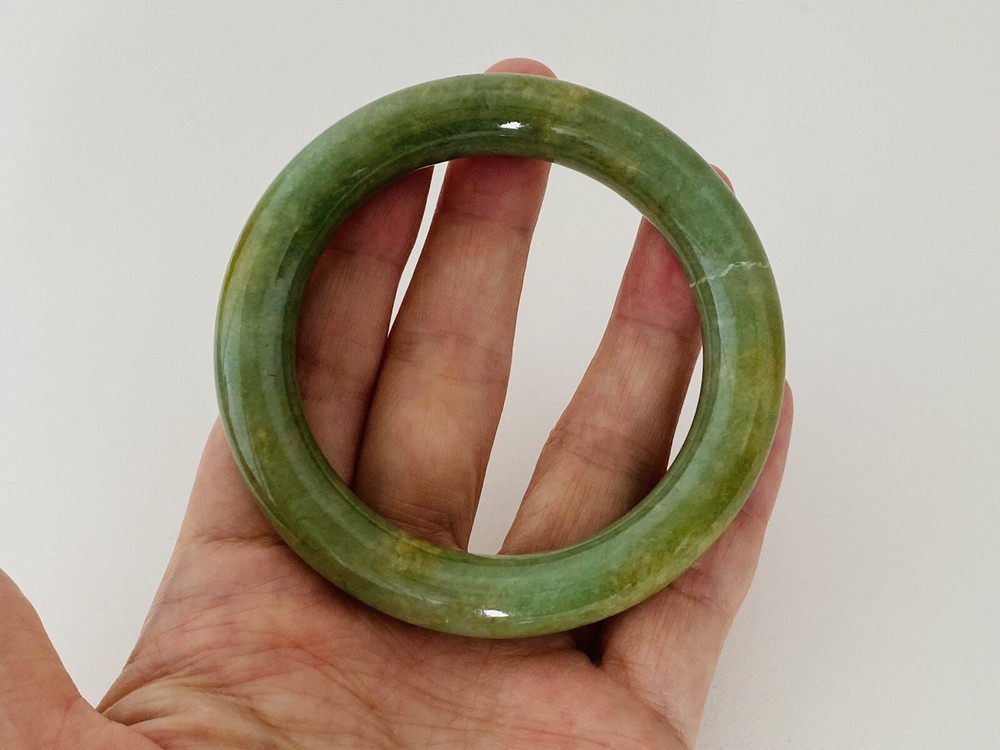 Natural Jadeite Round-form Bangle 70g.