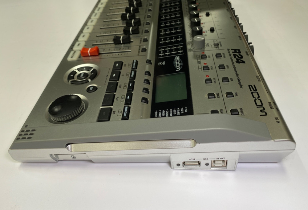ZOOM R24 Multitrack Recorder Interface Controller Sampler 24-Track *WORKING
